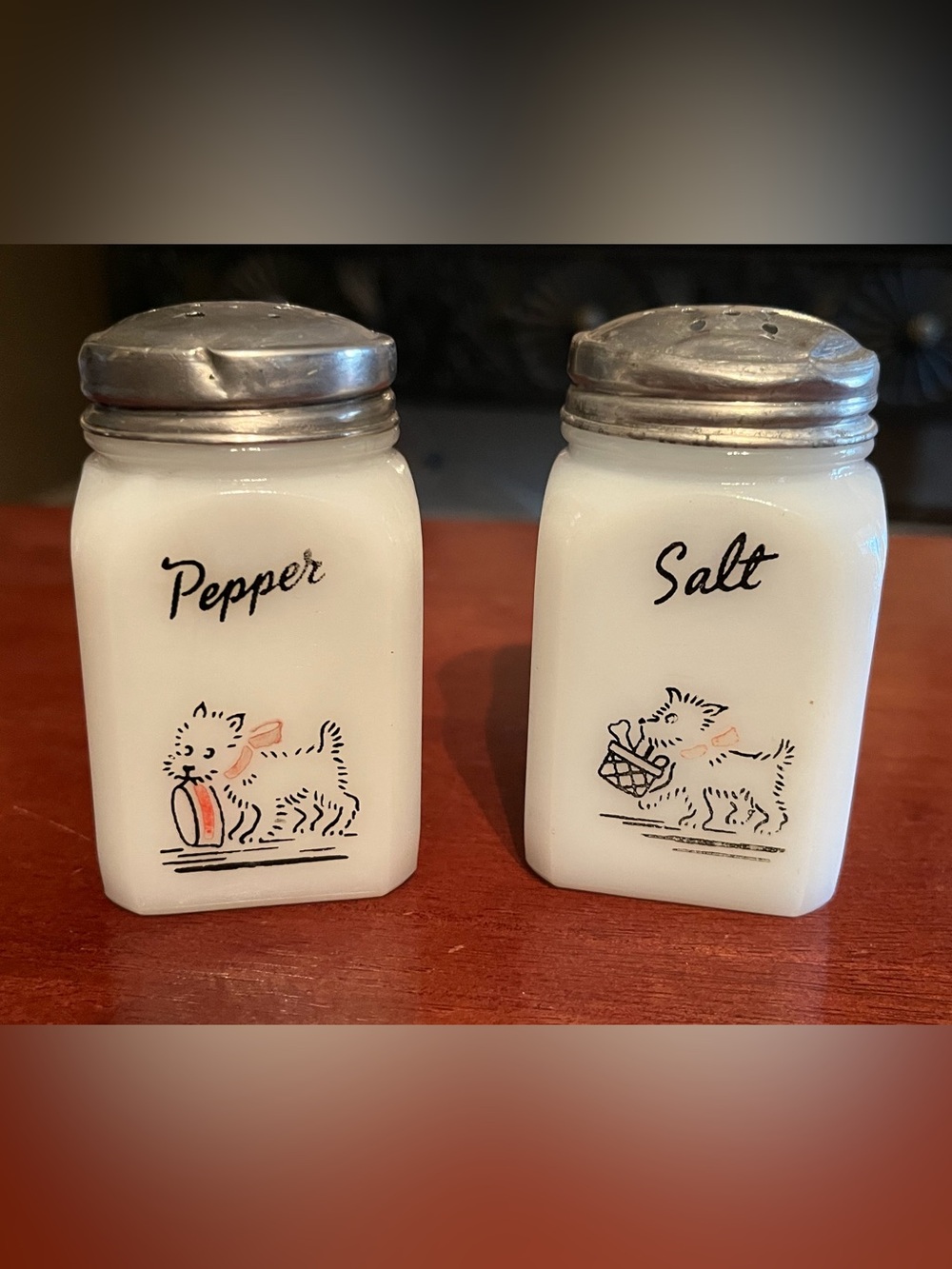 McKee Tipp City Westin (White Dog) Salt & Pepper shakers